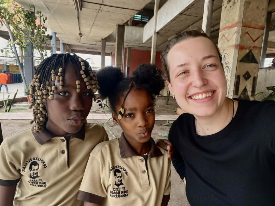 2 deti v Complexo Escolar Dom Bosco do Sambizanga